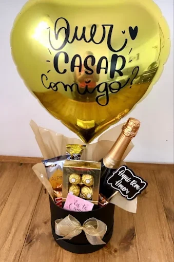 Balão Quer Casar Comigo?: espumante, ferrero rocher, chocolates, plaquinha e balão